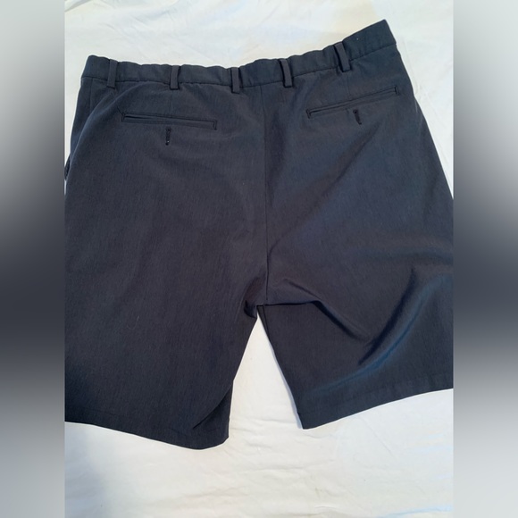 Greg Norman navy blue/grey men’s shorts - Picture 2 of 3